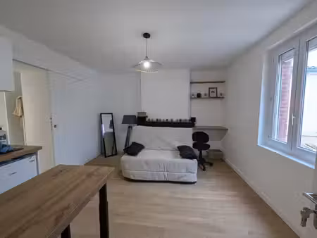 studio entièrement meublé et rénové avec climatisation