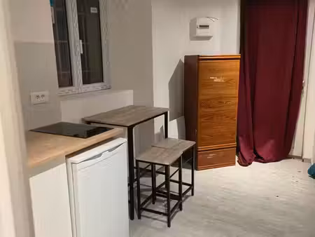 studio indépendant et équipé dans une maison