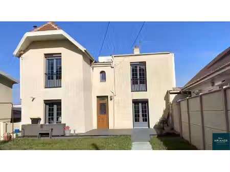 maison - 83.6m ²