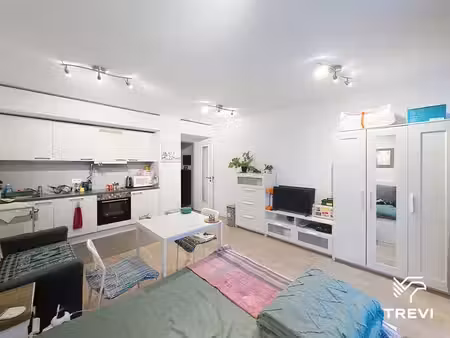 bruxelles – studio meublé avec parking !