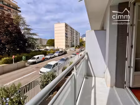à louer – t3 de 52,39 m² avec balcon et cave – grenoble