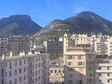 lumineux t2 - etage elevé - stalingrad (proche bonne - gustave rivet)