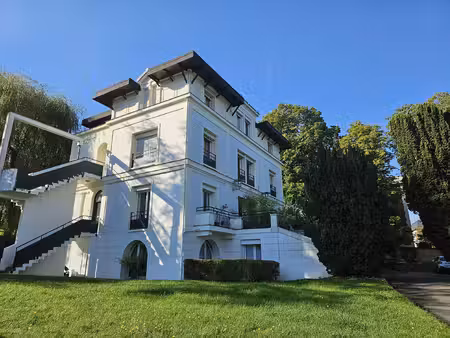 superbe duplex baigné de verdure à sèvres !