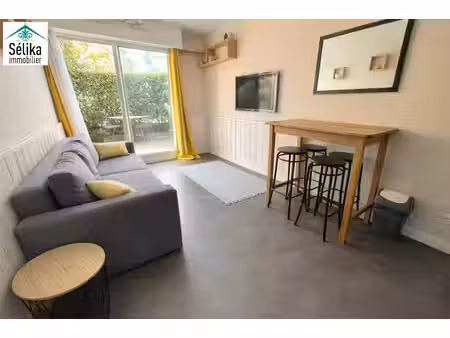 studio cabine état neuf avec terrasse !