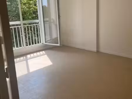 t2 / 55m² / torcy (rer a)