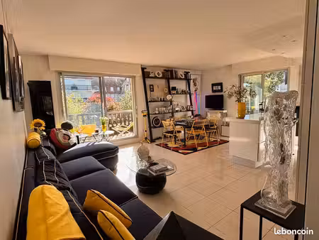 2 pièces ensoleillé, 2 balcons et parking