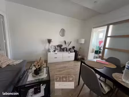 studio 1 pièce 32 m²