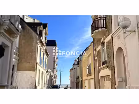 les sables d'olonne - centre remblai et plage - garage dans résidence sécurisée pour stati