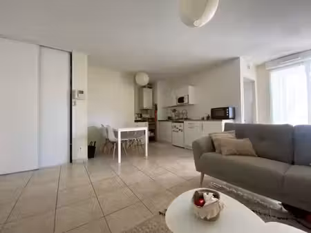 t2 meublé - 17 rue nicolas chorier - 38000 grenoble