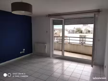 t2 48m2 avec balcon et box en sous sol fermé