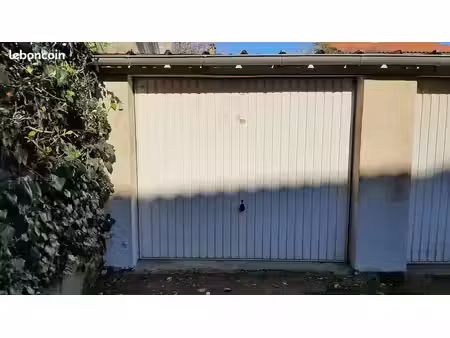 box sécurisé pour stockage ou parking/garage