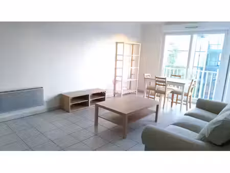 appartement 3 pièces de 55 m² avec grand balcon et parking à poitiers