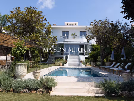 villa de luxe en location saisonnière dans le quartier le cap