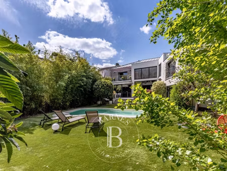 maison de luxe à vendre dans le quartier agent sarre-centre-les vallées-la garenne