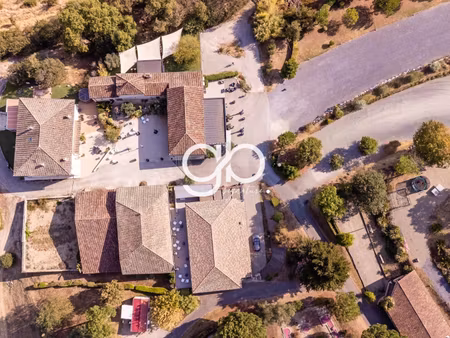 villa de luxe à vendre dans le quartier rural