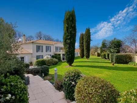 maison de luxe à vendre dans le quartier crouin