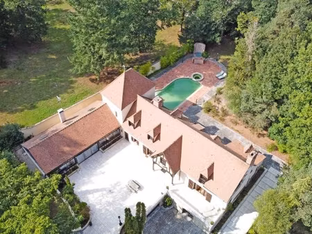 maison de luxe à vendre à poigny-la-forêt
