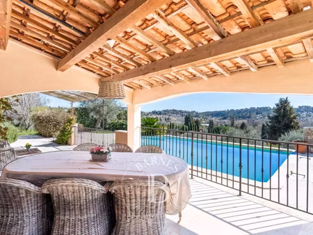 villa de luxe à vendre à châteauneuf-grasse