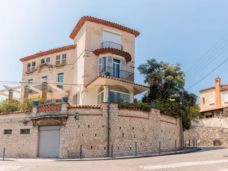 maison de maître à louer à marseille 8ème
