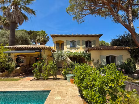 villa de luxe à vendre dans le quartier le dramont-agay-anthéor-le trayas