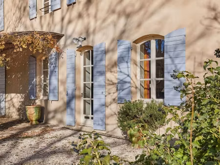 maison de luxe à louer à beaurecueil