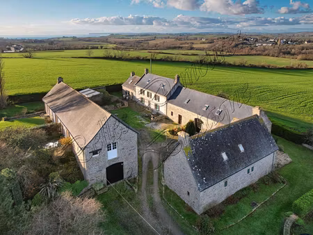 maison de luxe à vendre à locronan