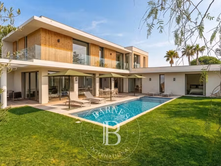 villa de luxe à vendre dans le quartier granettes-jauberte-sainte anne