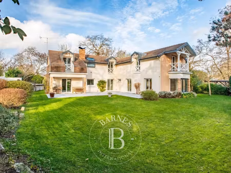 maison de luxe à vendre dans le quartier lac inferieur