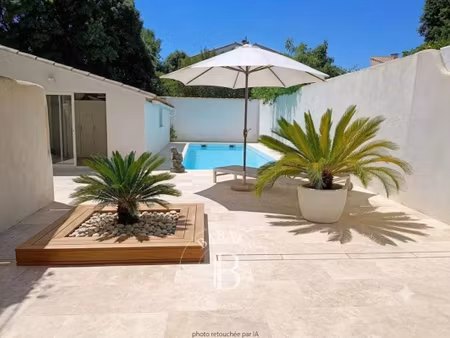 maison de luxe à vendre dans le quartier est nord est et sud est