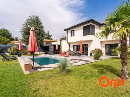 maison de luxe à vendre dans le quartier francheville le haut-bruissin