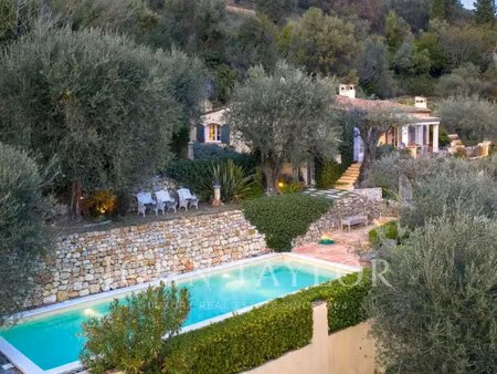 maison de luxe à vendre à châteauneuf-grasse