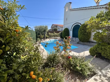 villa de luxe à louer dans le quartier le cap