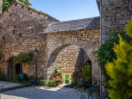 maison de luxe à vendre à sévérac-le-château