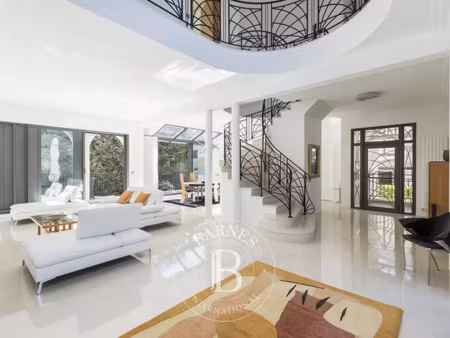 villa de luxe à vendre dans le quartier la varenne