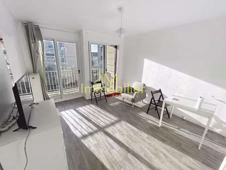 studio avec balcon idéal pour un premier achat ou un inves