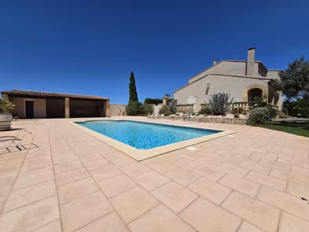 spacieuse villa - 4860 m2 terrain - piscine.