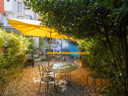 montélimar  maison de ville sur deux niveaux avec jardin.