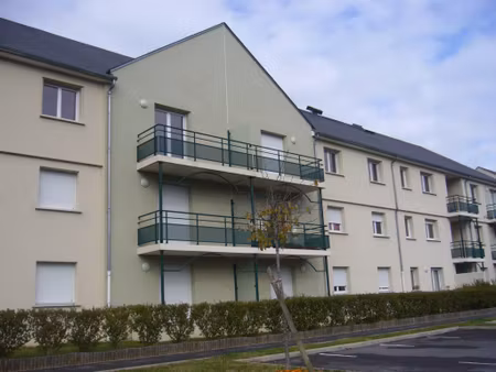 à louer t2 en rez-de-chaussée avec terrasse et parking pri