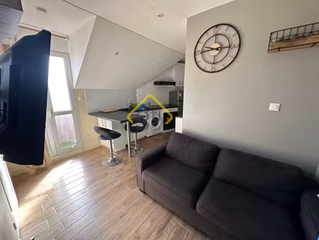 a louer a st-denis centre t2 meuble en dernier etage (bail m