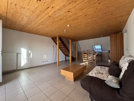 f2 meublé avec balcon situé à roissy en france