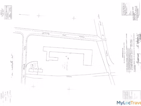 ensemble de bureaux d'environ 800 m2 sur 2 niveaux avec terr