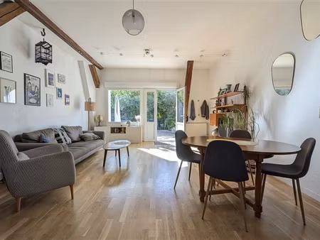 triplex avec terrasse et stationnements
