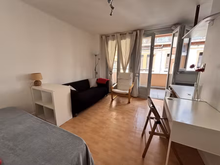 capitole - t1 meublé de 26m2 avec terrasse - 720 eur
