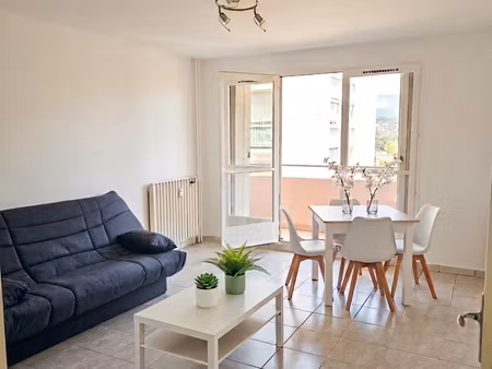 toulon ouest studio renove dans residence avec parking (chau