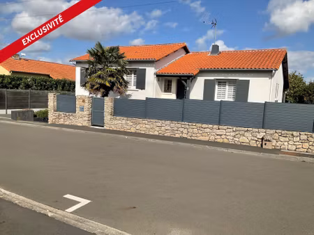 cholet  pavillon  plain-pied sut sous-sol  piscine.