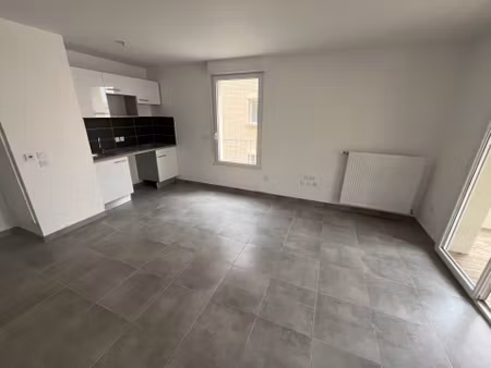 à louer charmant t2 - quartier malpère - balcon et parking