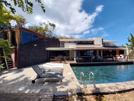 villa t5/6 d'exception pieds dans l'eau 120m2.
