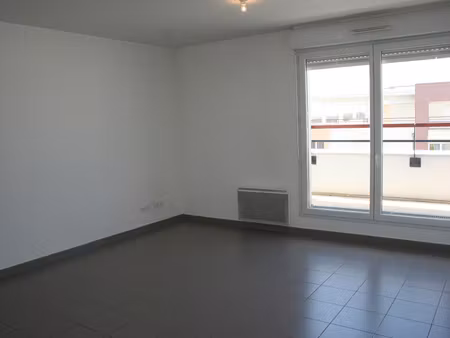 appartement dernier étage avec 2 pièces à louer à montévrain