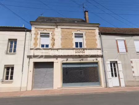 immeuble mixte de 102 m² à gien