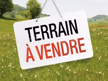 terrain de 3 235 m² à lugaignac